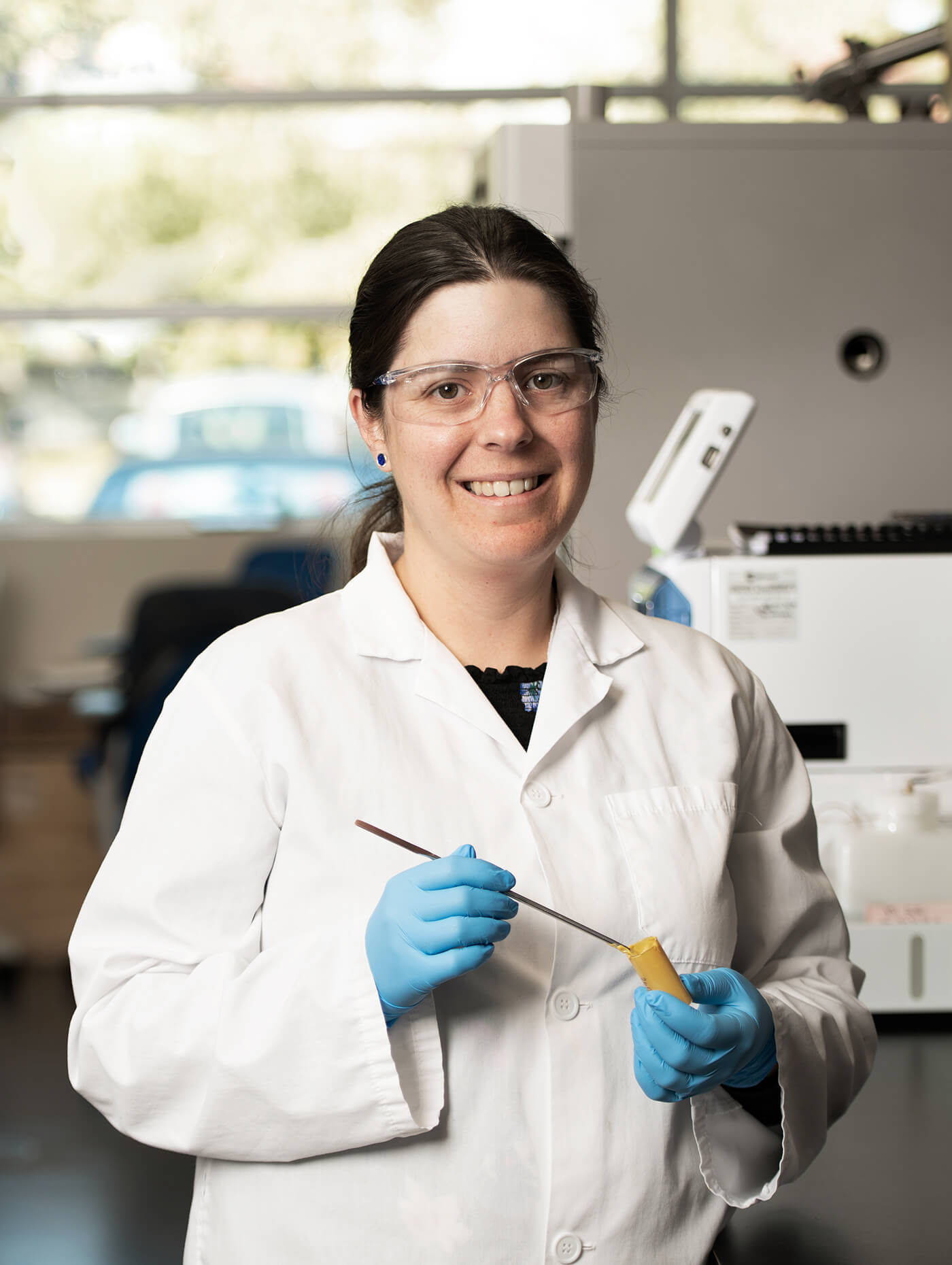 Noblegen scientist working in the lab